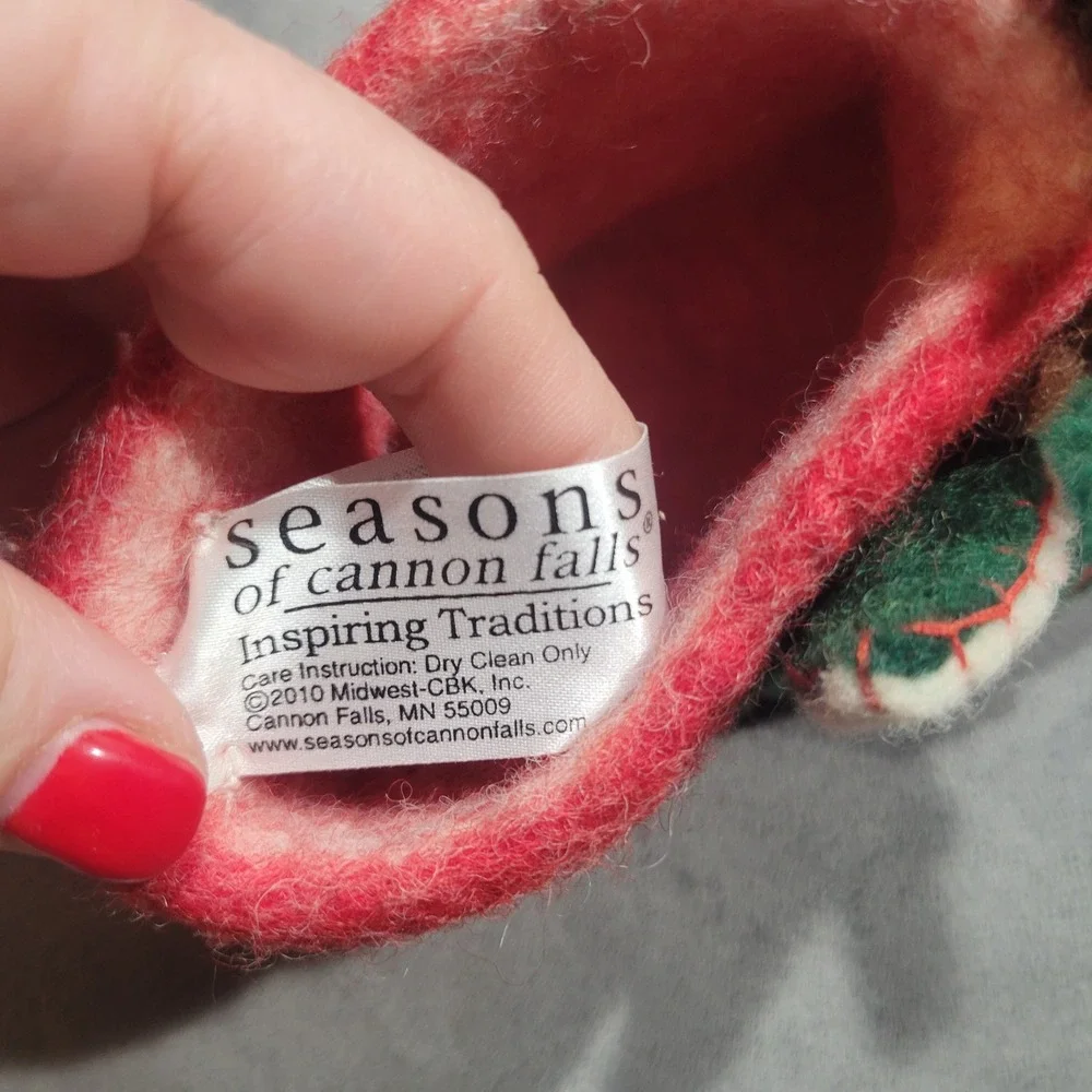 Seasons of Cannon Falls Reindeer Felted‎ Wool Slippers Red Green Christmas Nepal